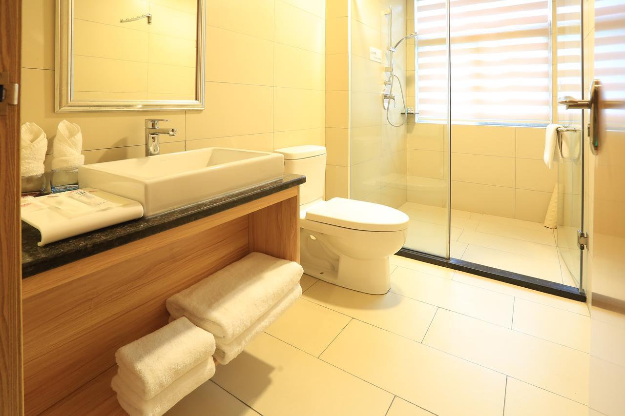 Oyo8001 Tiandi Hotel เซินเจิ้น ภายนอก รูปภาพ