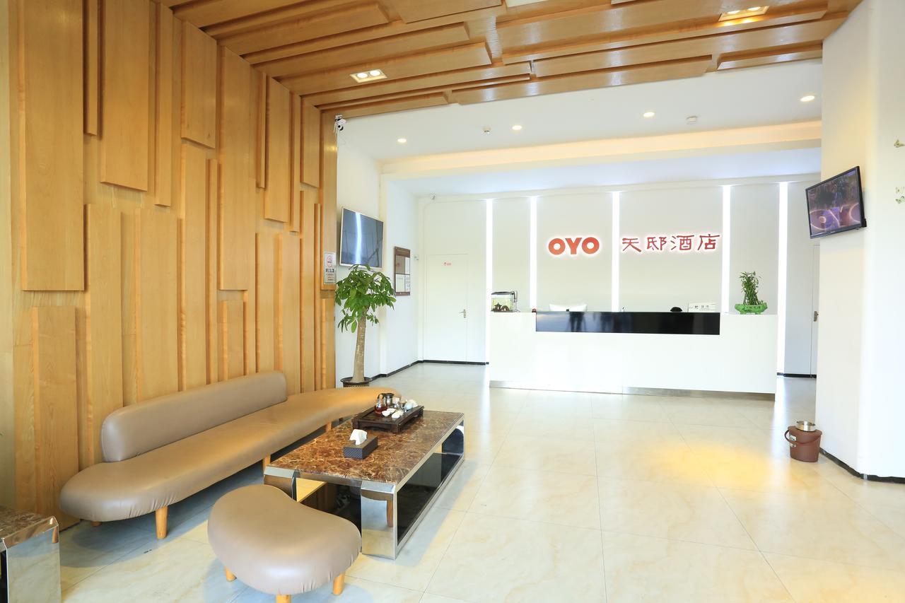 Oyo8001 Tiandi Hotel เซินเจิ้น ภายนอก รูปภาพ