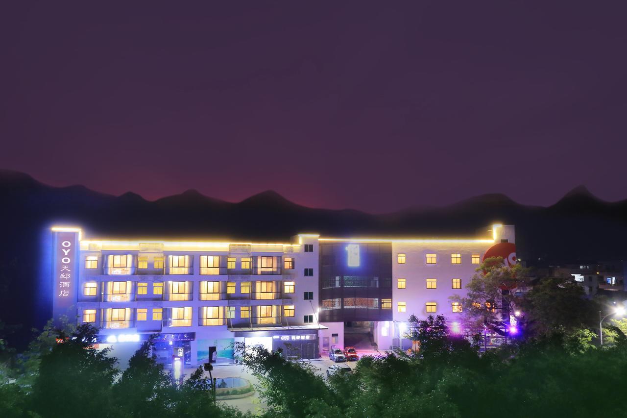 Oyo8001 Tiandi Hotel เซินเจิ้น ภายนอก รูปภาพ